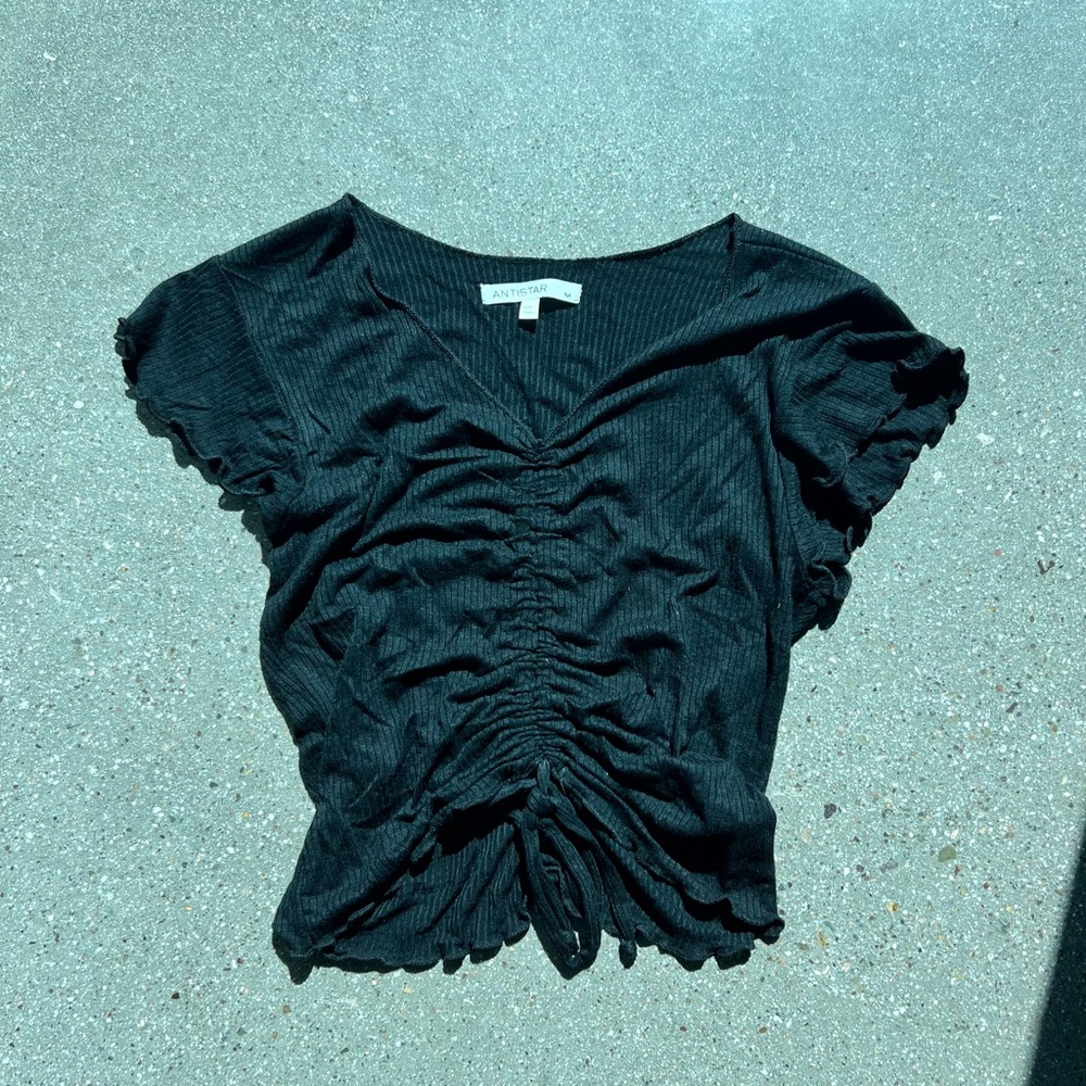 BLACK SCRUNCH TOP